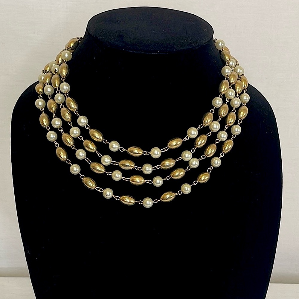 Elegant Gold and Pearl Necklace